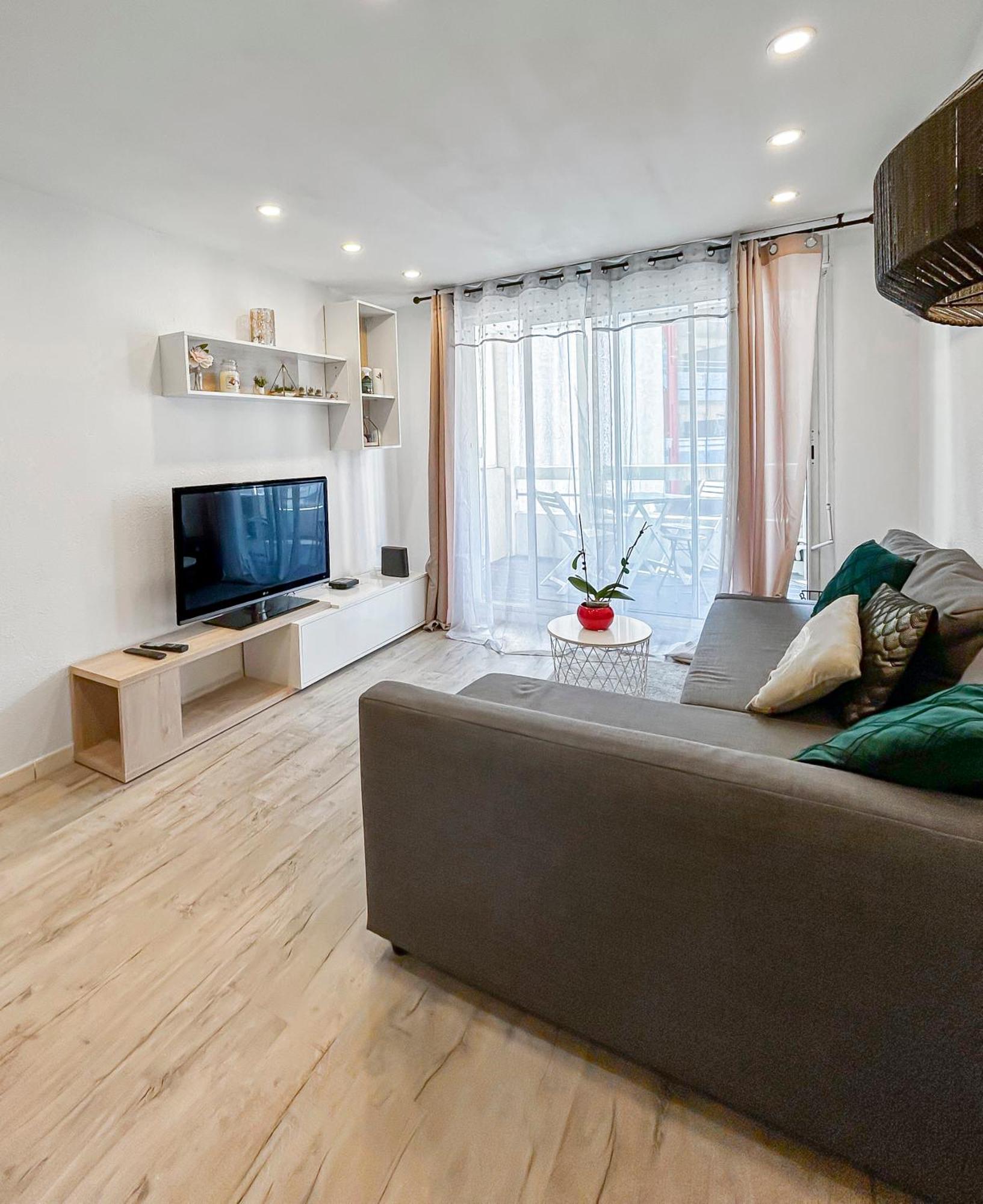 Bord De A - Balcon, Place De Parking, 700m De La Gare