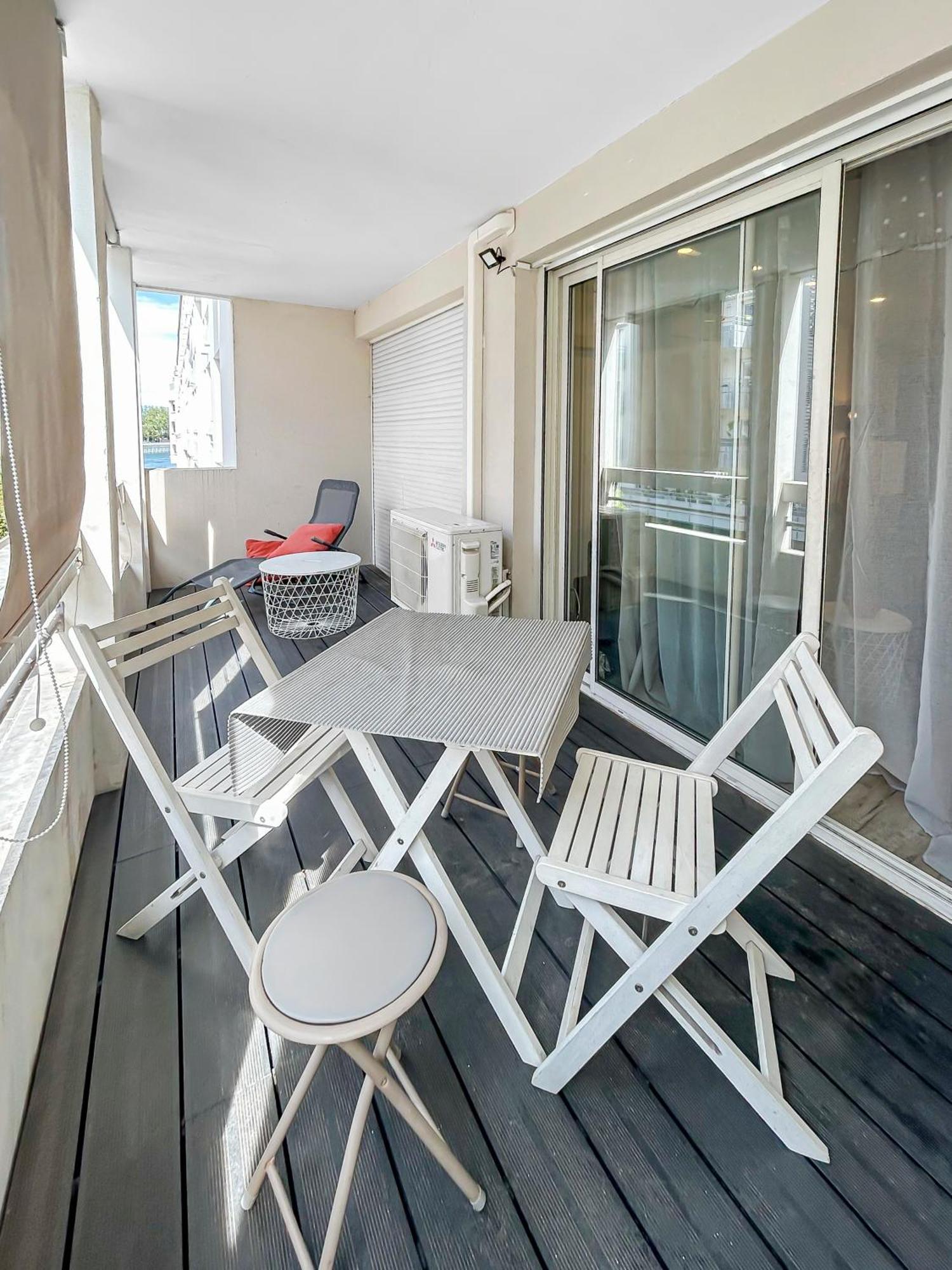 Bord De A - Balcon, Place De Parking, 700m De La Gare Appartement