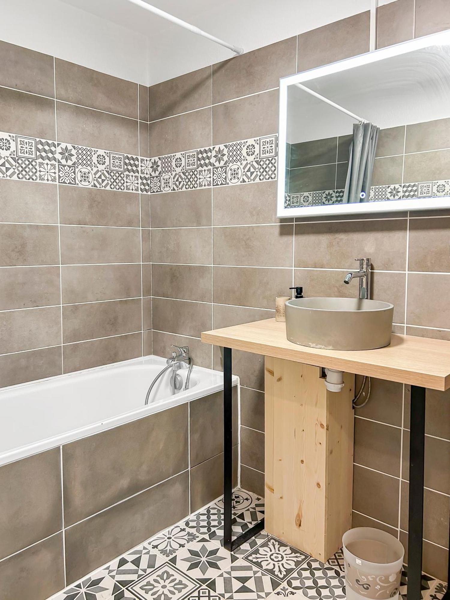 Bord De A - Balcon, Place De Parking, 700m De La Gare Appartement *