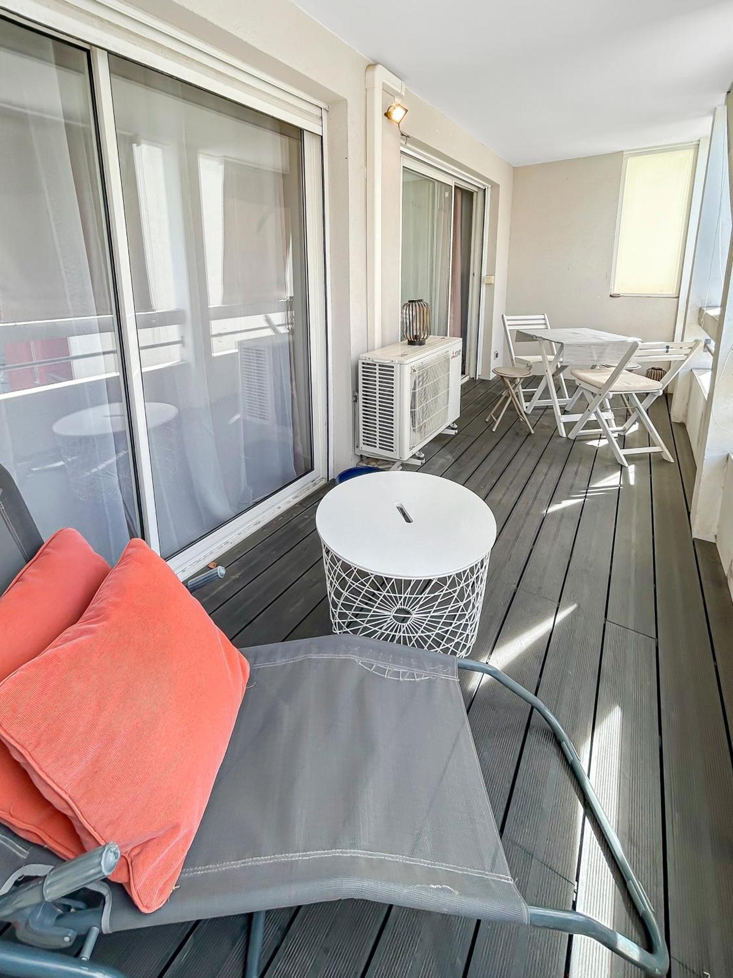 Bord De A - Balcon, Place De Parking, 700m De La Gare