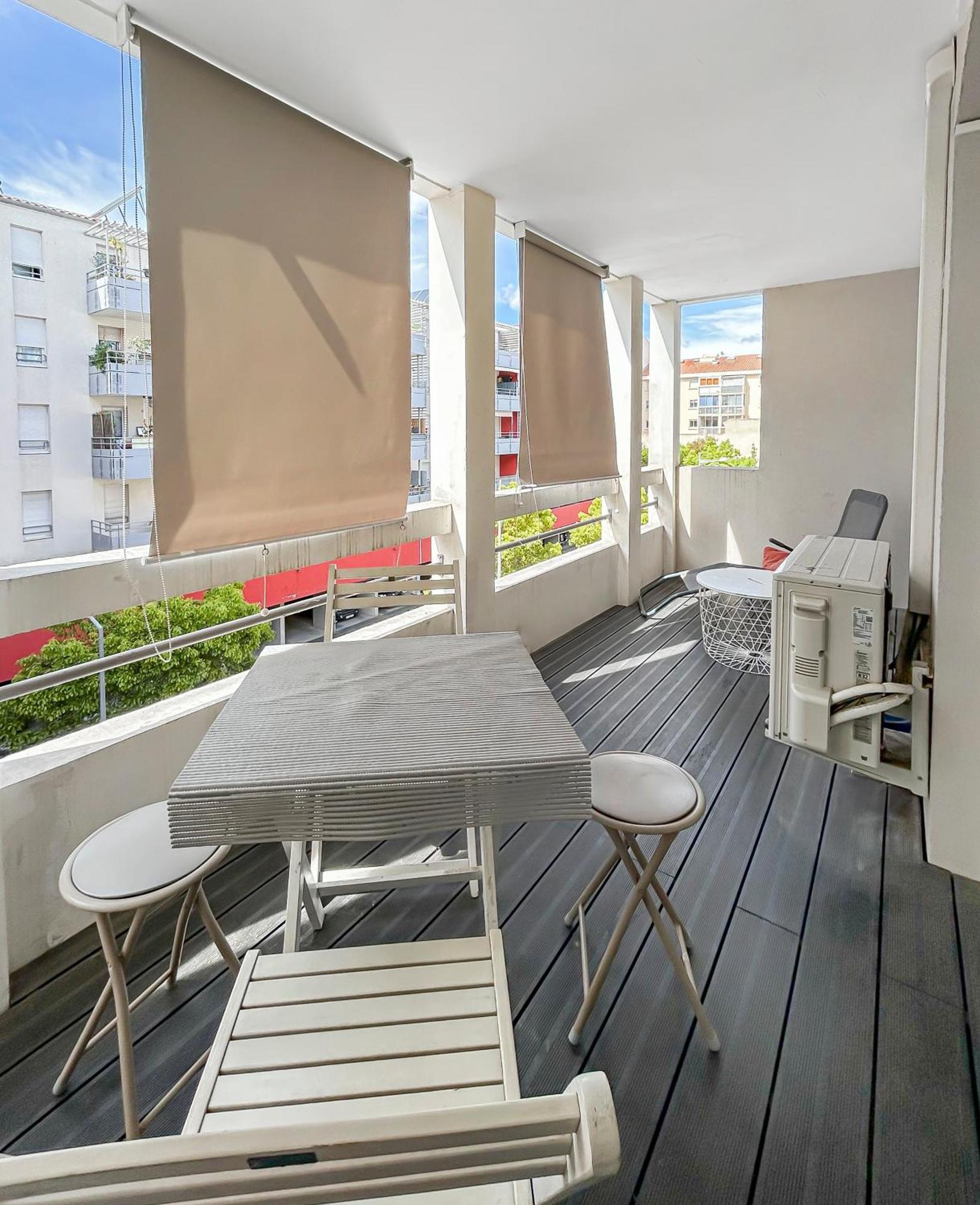 Bord De A - Balcon, Place De Parking, 700m De La Gare